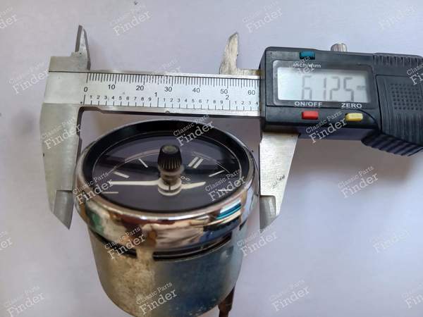 Quartz Clock - MERCEDES BENZ /8 (W114 / W115) - 214/3/3- 3