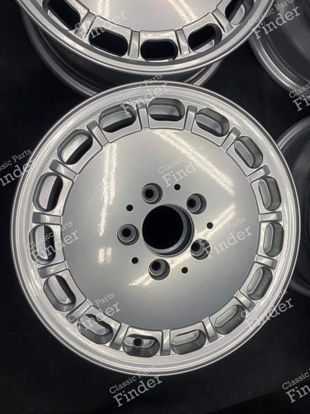 Original 'Gullideckel' Leichtmetallfelgen 6.5Jx15 ET49 - MERCEDES BENZ E (W124) - 1244001802- 3