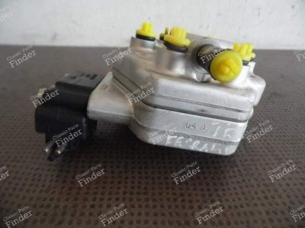 INJEKTIONSKOPF - FERRARI Ferrari Testarossa / 512 TR/M - 0438101024 / 70000642- 5