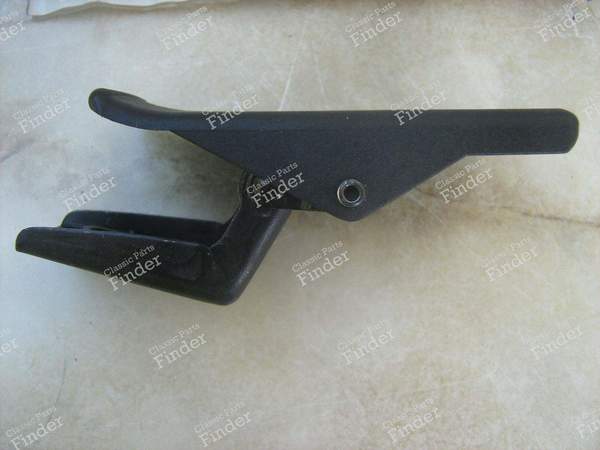 Hood release handle - NISSAN Bluebird (U11) - 011087612- 1
