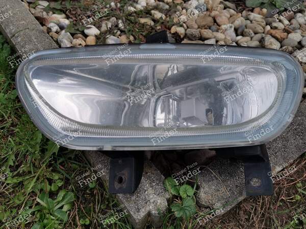 Front left fog light (older shape of front bumper) - PEUGEOT 406 Coupé - 67720899- 3