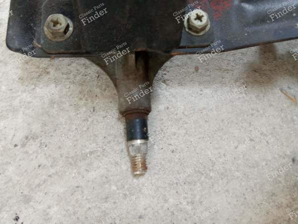 Motor und Mechanismus der Scheibenwischer - PEUGEOT 505 - 2