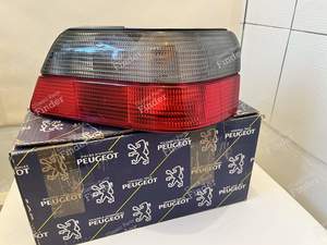 Rechtes Rücklicht - PEUGEOT 605