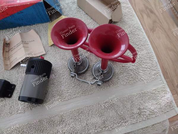 Fiamm Series 2000 Electropneumatic Horns (DGM 5857 KA) w/ Box & Compressor - FERRARI 308 / 208 / 328 - 5