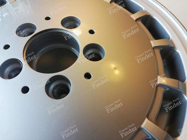 Original 'Gullideckel' 15" rim - MERCEDES BENZ 190 (W201) - 2150209 / 20140110202- 2