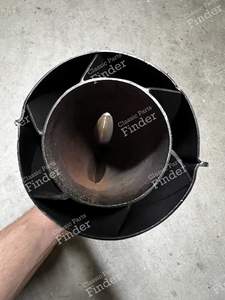 Sortie d'échappement de la Ferrari 250 Lusso - FERRARI 250 GT Lusso - thumb-2