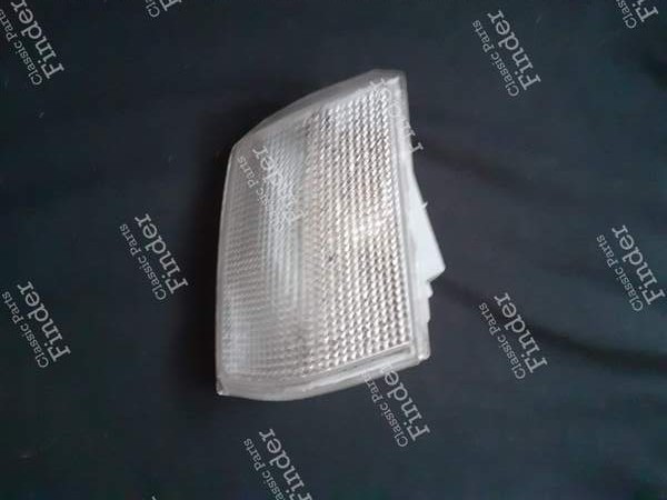 Left Front Turn Signal - Phase 1 - RENAULT 25 (R25) - 6076S- 1