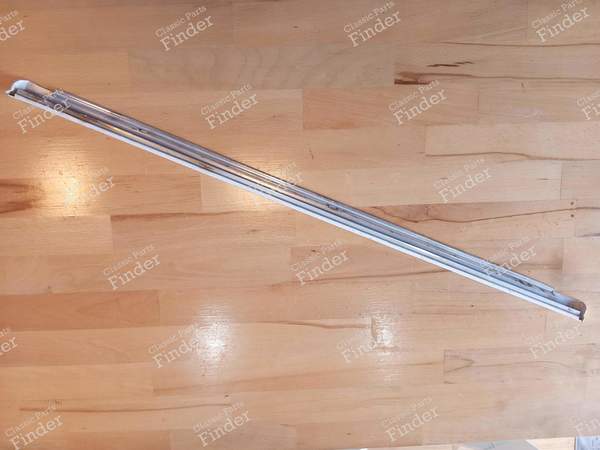 Türfenster vorne rechts Chromleiste - MERCEDES BENZ /8 (W114 / W115) - A1157280430- 0