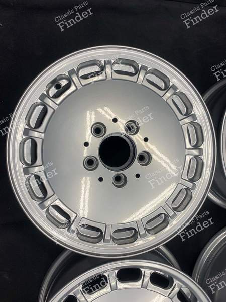 Original 'Gullideckel' Leichtmetallfelgen 6.5Jx15 ET49 - MERCEDES BENZ E (W124) - 1244001802- 2