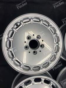 Original 'Gullideckel' Leichtmetallfelgen 6.5Jx15 ET49 - MERCEDES BENZ E (W124) - 1244001802- thumb-2