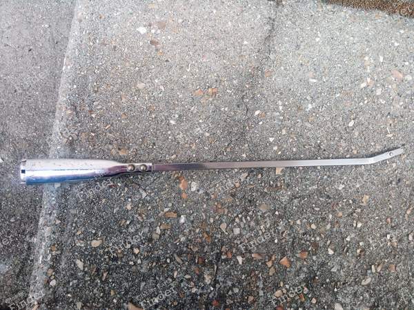 A wiper blade arm - CITROËN 2CV 