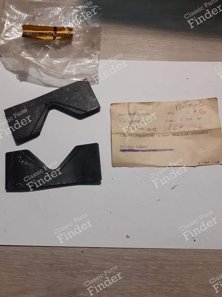 Tailgate window gasket spacers - DATSUN Patrol (160/260) - 90405C6000