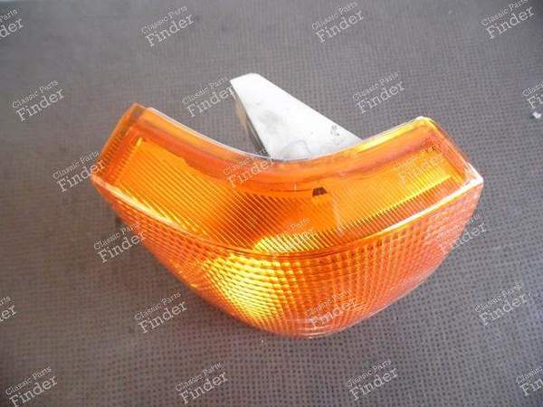 RIGHT FRONT TURN SIGNAL - LAND ROVER Range Rover - Valeo 88203208 Range Rover AMR2690- 3