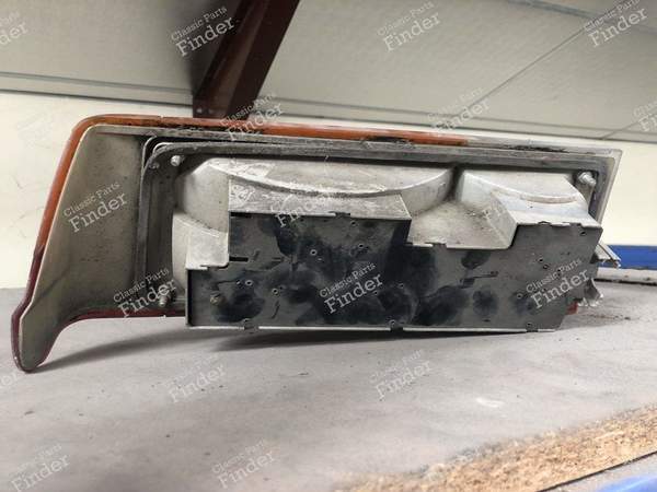 Feu arrière droit phase 2 - PEUGEOT 305 - 1120801 / 6351.62- 1