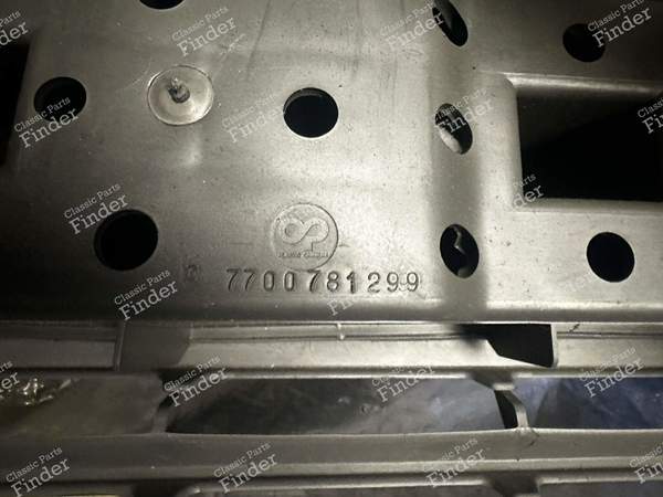 New old stock phase 1 front bumper (none fog light model) - RENAULT 19 (R19) - 7700781299- 2