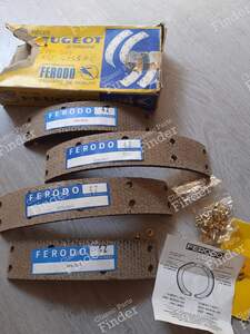 Riveted Brake Shoe Linings for PEUGEOT 304