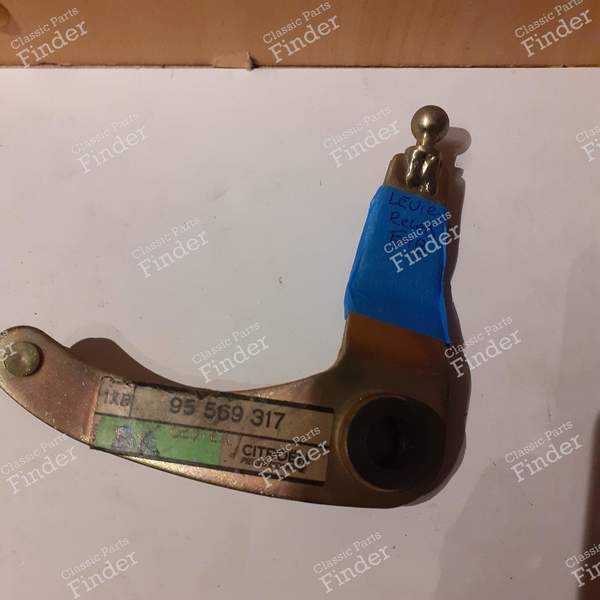 Clutch relay lever - CITROËN BX - 95569317