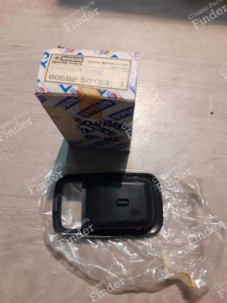 Zierblende für den Türgriff im Innenraum - NISSAN Sunny / Pulsar (N14) - 8068250Y03- 1
