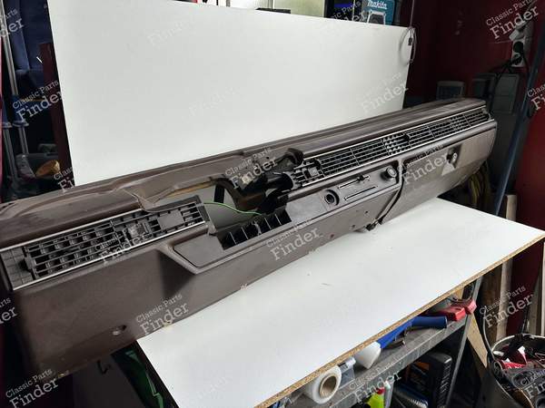 Brown dashboard - AUDI 100 / 200 / 5000 (C2) - 0