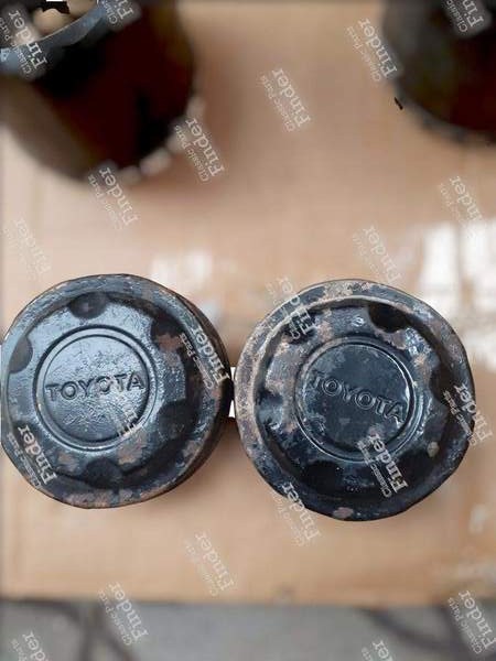 Cache-moyeux de roues - TOYOTA Land Cruiser (J80) - 1