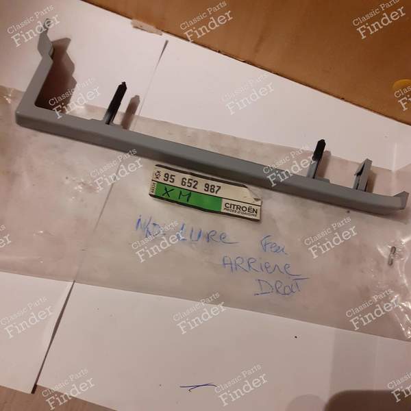 Moulure de finition de feu arrière droit - CITROËN XM - 96078008 / 95652987