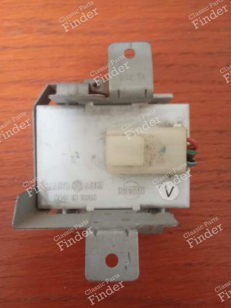 Digital watch - NISSAN Bluebird (U11) - 2582013101 / NA570 / 204TA- 3