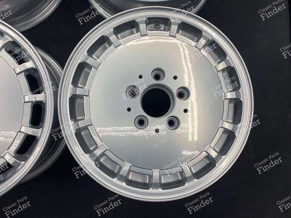 Jantes en alliage originales Mercedes W201 'Gullideckel' 6Jx15 ET49 - MERCEDES BENZ 190 (W201) - 20140012502- 3