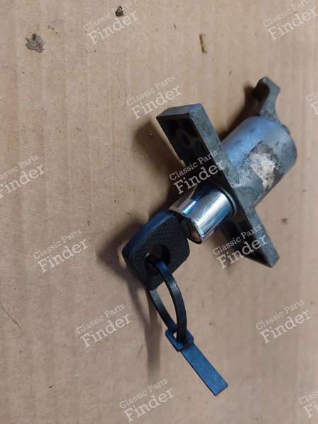 Serrure avec clé - MERCEDES BENZ /8 (W114 / W115) - 1