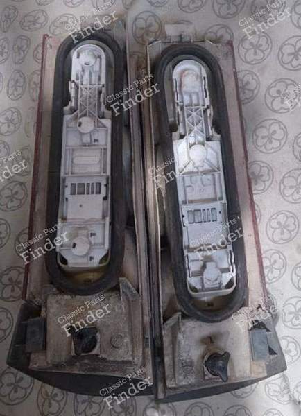 Feux arrière - RENAULT 5 (Supercinq) / Express / Rapid (R5) - 297201 (G) / 297202 (D) / 8076 (D) / 1221803 (D) / 1221703 (G)- 1