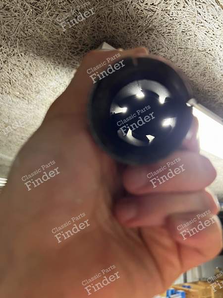 Sortie d'échappement de la Ferrari 250 Lusso - FERRARI 250 GT Lusso - 1