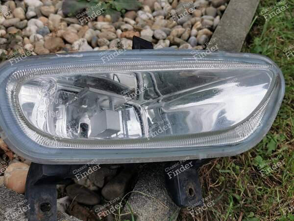 Front right fog light (older shape of front bumper) - PEUGEOT 406 Coupé - 67720881- 3