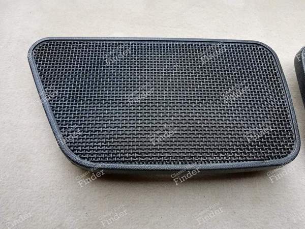 Speaker grilles - Golf cabriolet - VOLKSWAGEN (VW) Golf I / Rabbit / Caddy / Jetta - 155867149 THA (gauche) / 155867150 THA (droite)- 1