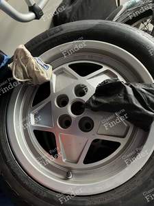 Wheel set 2x16/7 & 2x16/8 inch - FERRARI 308 / 208 / 328