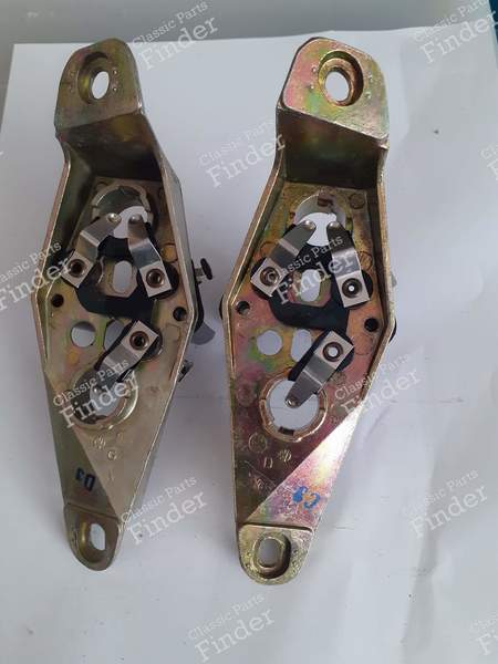 Platines porte ampoules arrière - RENAULT 4 / 3 / F (R4) - PK3674-51315 (D & G)- 0