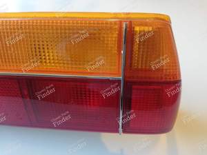 Feu arrière droit pour 305 phase 2 - PEUGEOT 305 - OEM: 6351.62 / 1120801- thumb-3