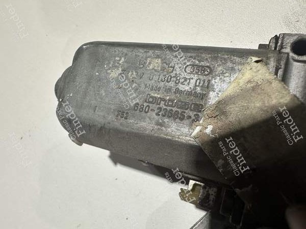 Motor des rechten Fensterhebers - PORSCHE 928 - 6802667 / 92862401403- 3