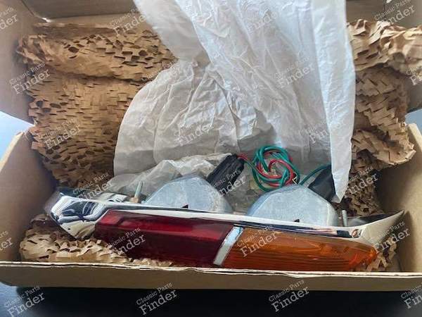 BLOC FEU ARRIERE COMPLET - JAGUAR Type E - OEM: Lucas L651 (?)- 3