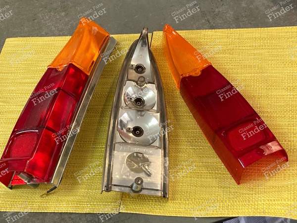 2 Complete rear lights - station wagon version - PEUGEOT 404 - 615- 2