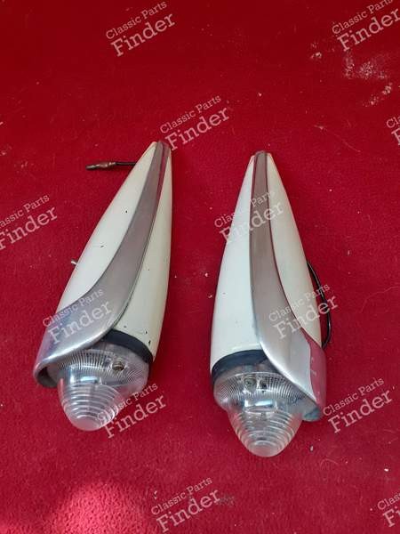 Right and left front turn signals - PANHARD & LEVASSOR PL 17 - 1