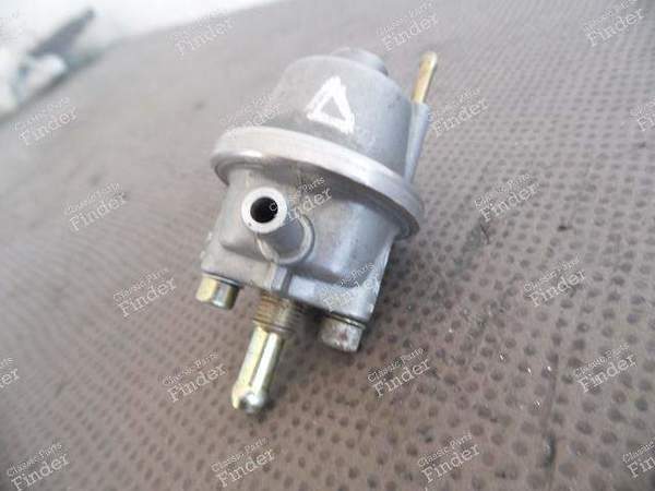 REGULATEUR PRESSION ESSENCE - VERSION HF - LANCIA Delta / Prisma - 7780352 / 7555041- 7