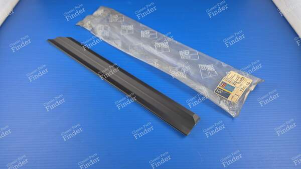 Right Front Fender Trim Strip - Phase 1 - PEUGEOT 305 - 786216- 1