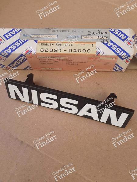 Emblem des Kühlergrills - NISSAN Bluebird / Stanza (T12/T72) - 62891D4000- 0