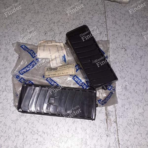 Aerator grille - DATSUN Sunny (B11) - 6879001A10