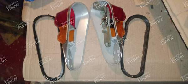 Paire de feux arrière. - RENAULT 4 / 3 / F (R4) - 065069 / 1422240067- 1