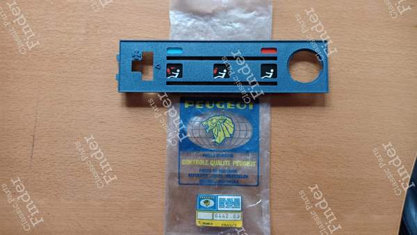 Plastikfassade (Heizungssteuerungen) - PEUGEOT 305 - 6442.83