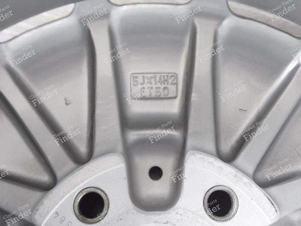 Leichtmetallfelge 'Gullideckel - MERCEDES BENZ 190 (W201) - 2014000702- 6