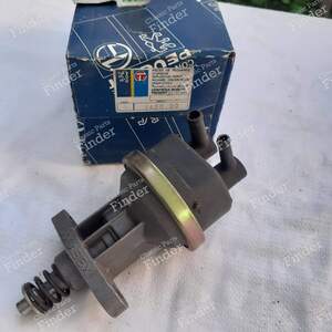 Pompe à essence - PEUGEOT 305