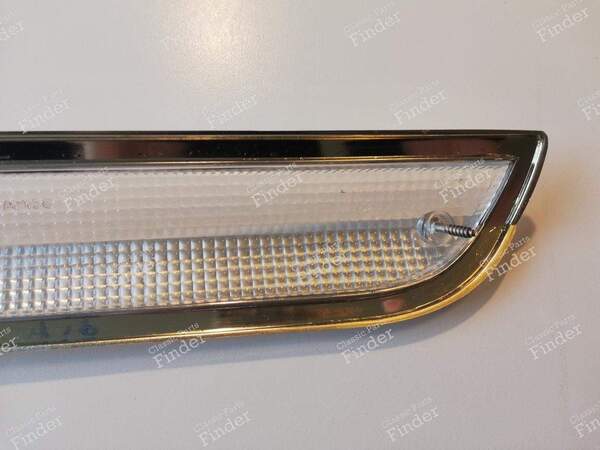 Feu clignotant / veilleuse avant droit - PEUGEOT 504 - 1046 0A- 8