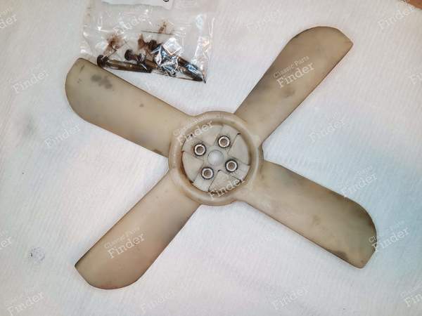 Montage des Kühlgebläses - MERCEDES BENZ /8 (W114 / W115) - A1082050906