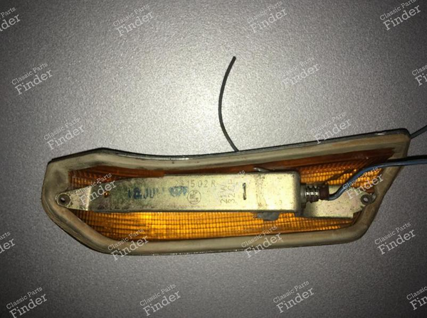 Right front turn signal light - BMW 1500 / 1600 / 1800 / 2000 (Neue Klasse) - 63131350976 / 231502R- 4